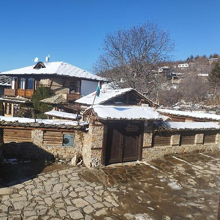 Семеен Хотел Скендерова Къща Leshten Exterior foto