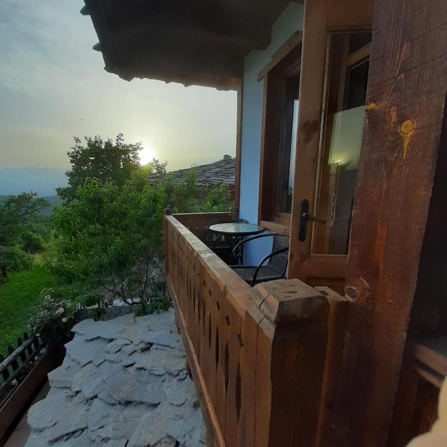 Семеен Хотел Скендерова Къща Leshten Exterior foto