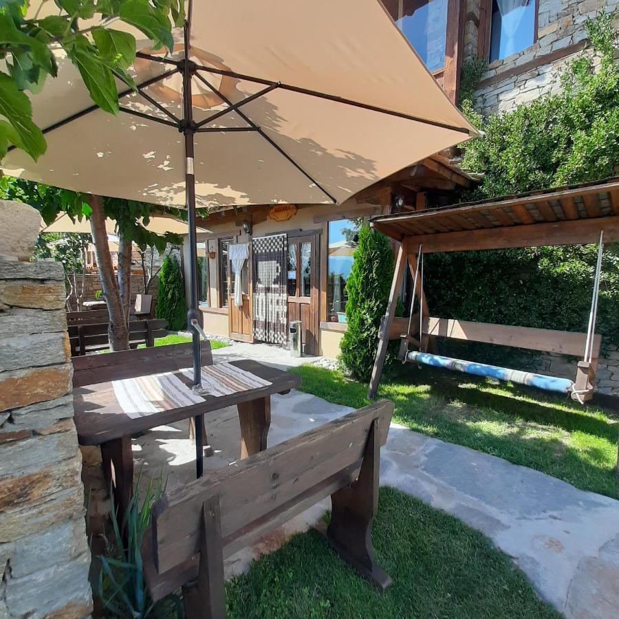 Семеен Хотел Скендерова Къща Leshten Exterior foto