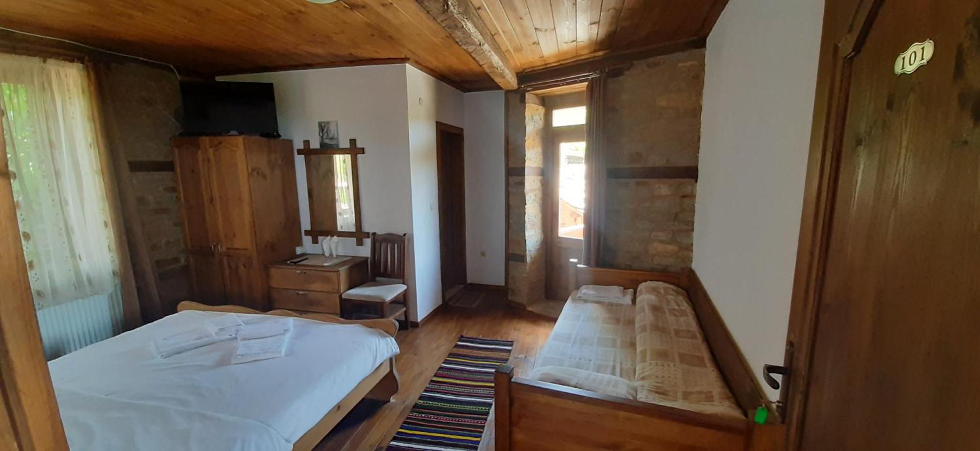 Семеен Хотел Скендерова Къща Leshten Zimmer foto