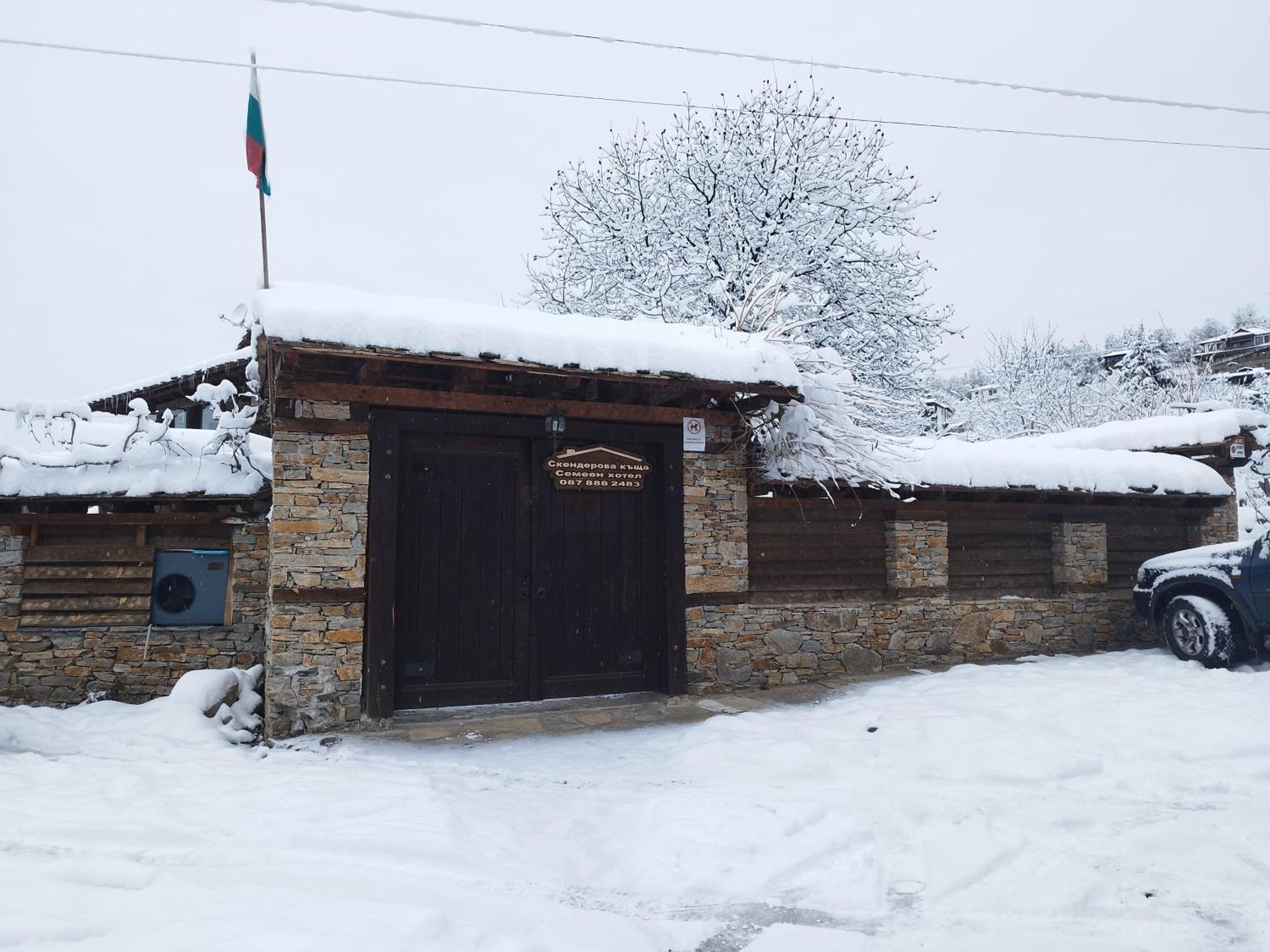 Семеен Хотел Скендерова Къща Leshten Exterior foto
