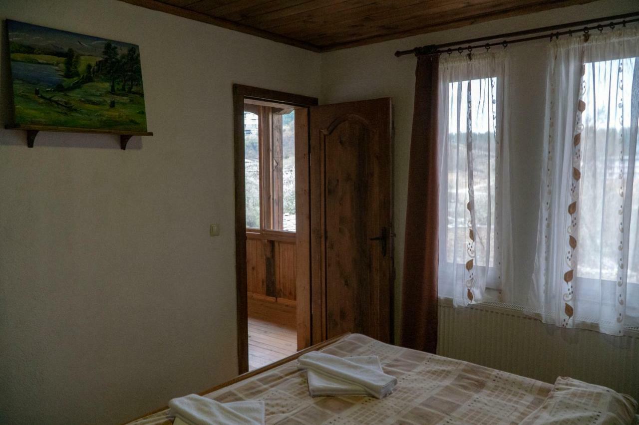 Семеен Хотел Скендерова Къща Leshten Exterior foto