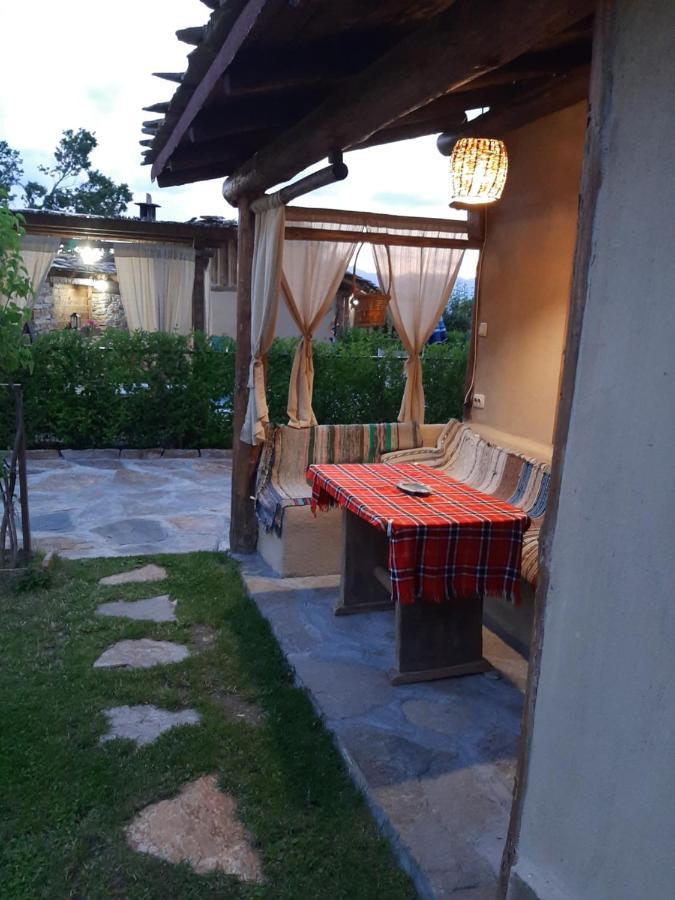 Семеен Хотел Скендерова Къща Leshten Exterior foto